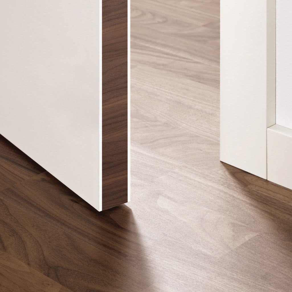 Sanwichkante Detail Nussbaum