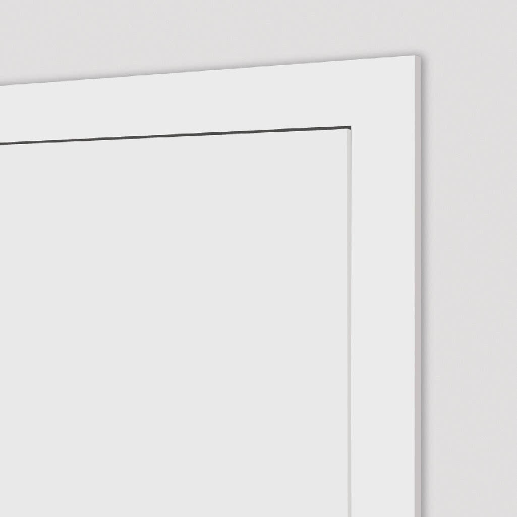 Stumpf eingeschlagene Tür geschlossen