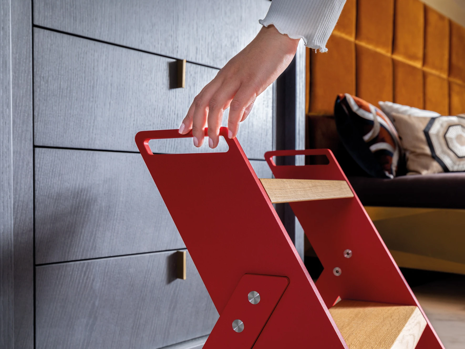 ALPHA STEP (SL.6041) Die Trittleiter – Rot lackiert